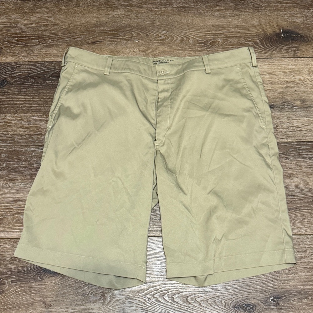 Nike golf khaki shorts‎ 38